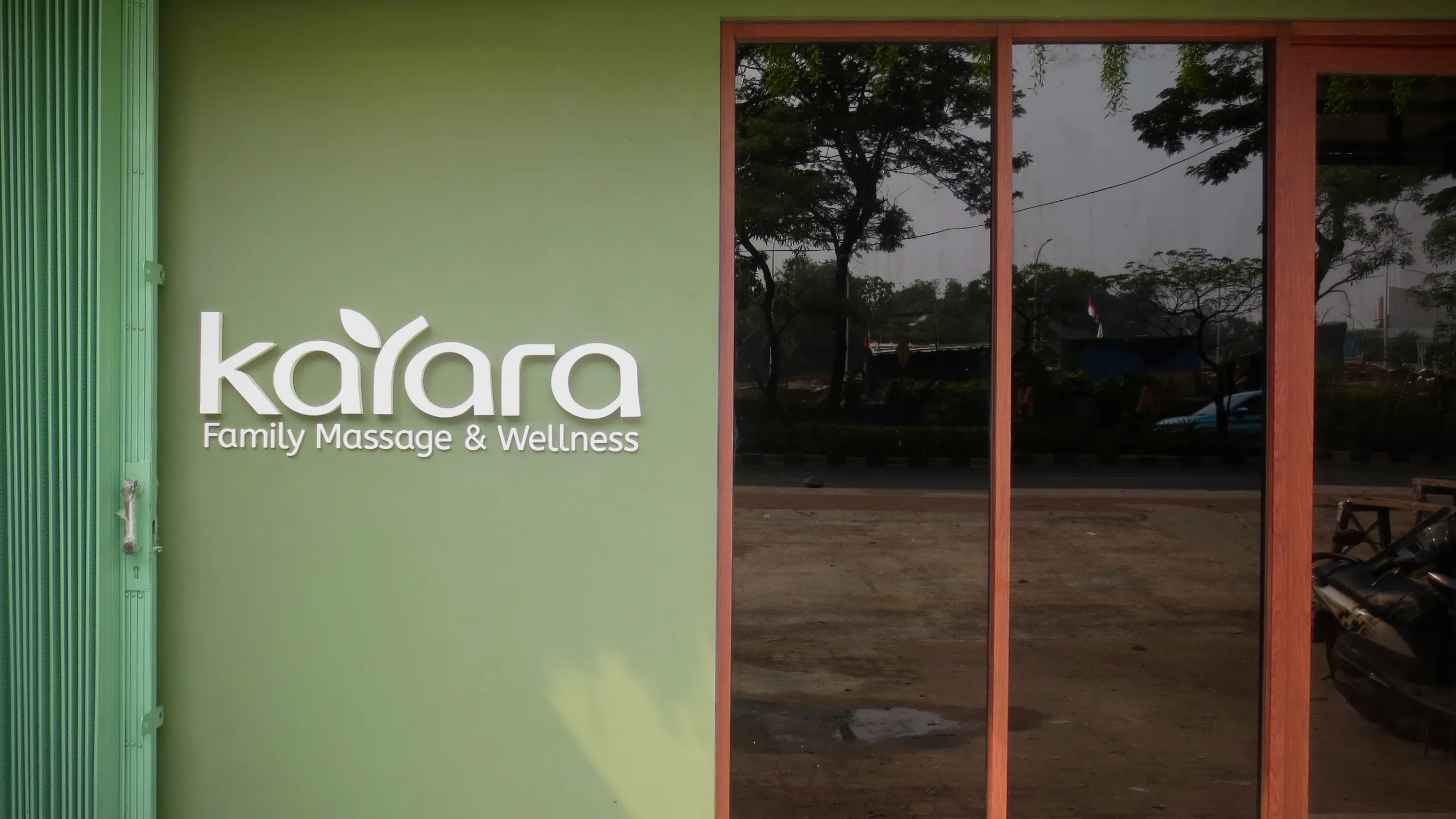 Tampak depan outlet Kayara Family Massage & Wellness